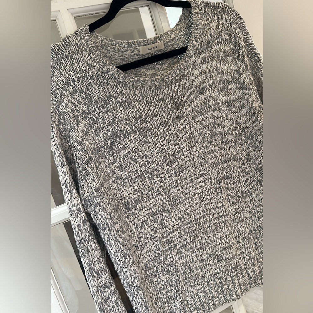 ARITZIA  grey ladies sweater (medium)
